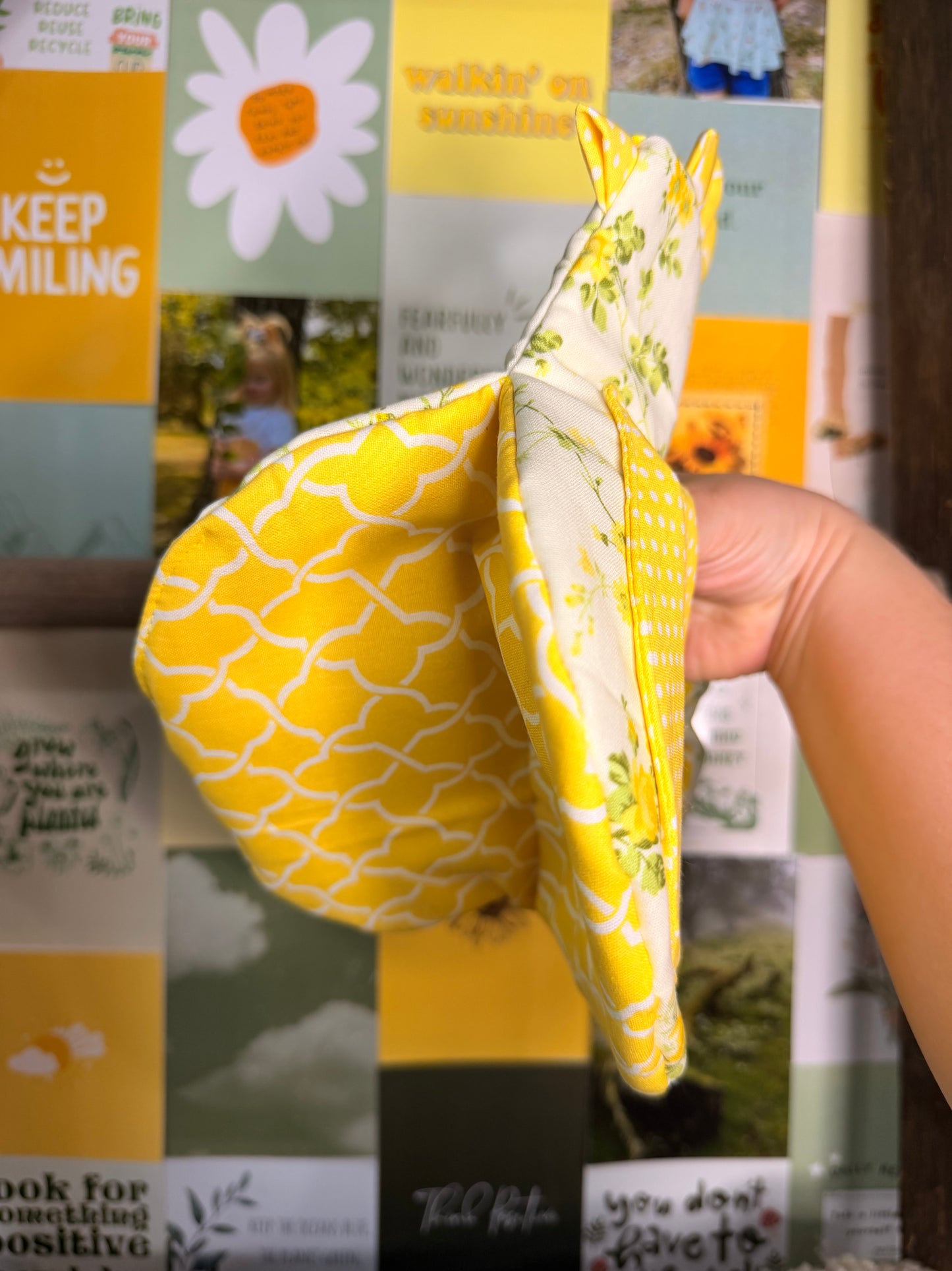 Scrappy Chicken Oven Mitt - Sunshine Meadow
